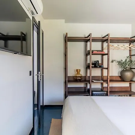 Regras & Garden By Benefit Collection B