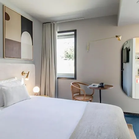 Regras & Garden By Benefit Collection B