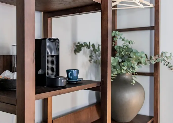 Regras & Garden By Benefit Collection B