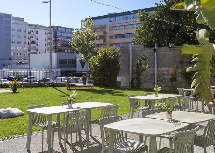 Regras & Garden By Benefit Collection B