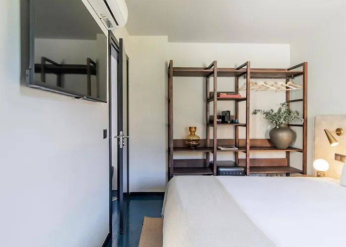 Regras & Garden By Benefit Collection B