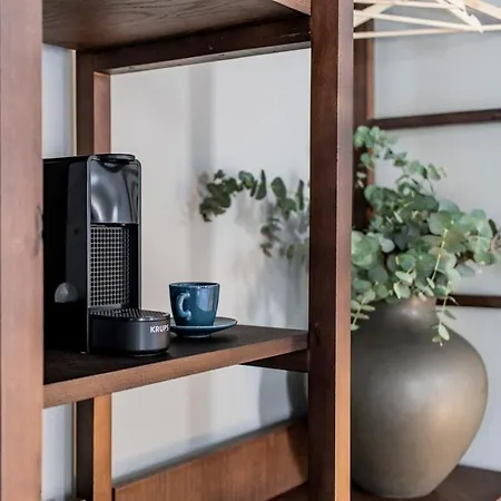 Regras & Garden By Benefit Collection B