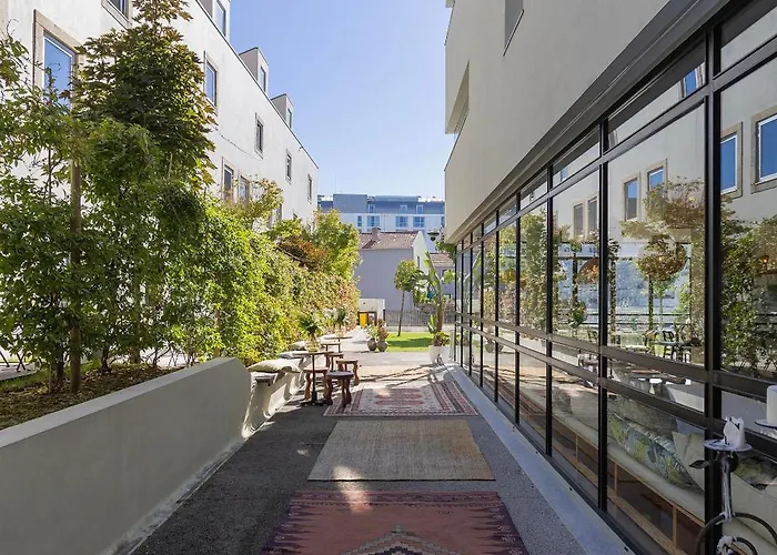 Regras & Garden By Benefit Collection B 3* פורטו