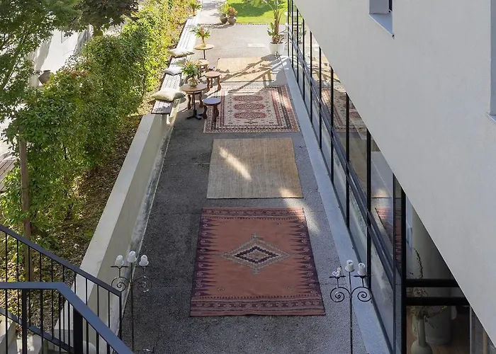 Regras & Garden By Benefit Collection B פורטו